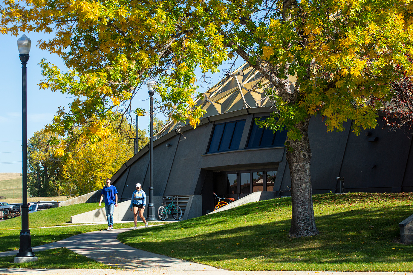 Photo of Sheridan College students on campus by Bruce Hoffman Golden Dome