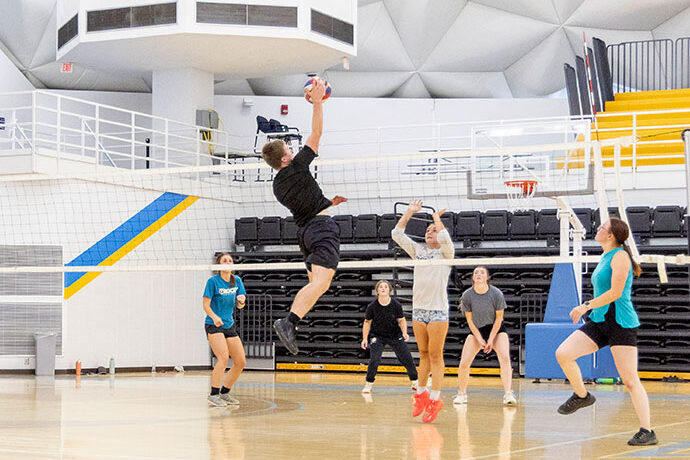 Sheridan College intramural volleyball photo